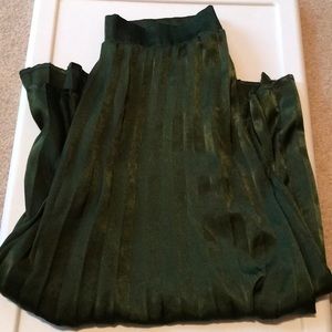 Charlotte Russe emerald green skirt